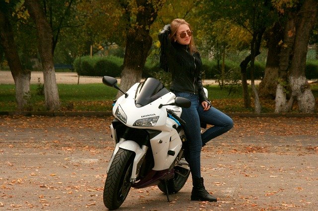 girl-1001869-640
